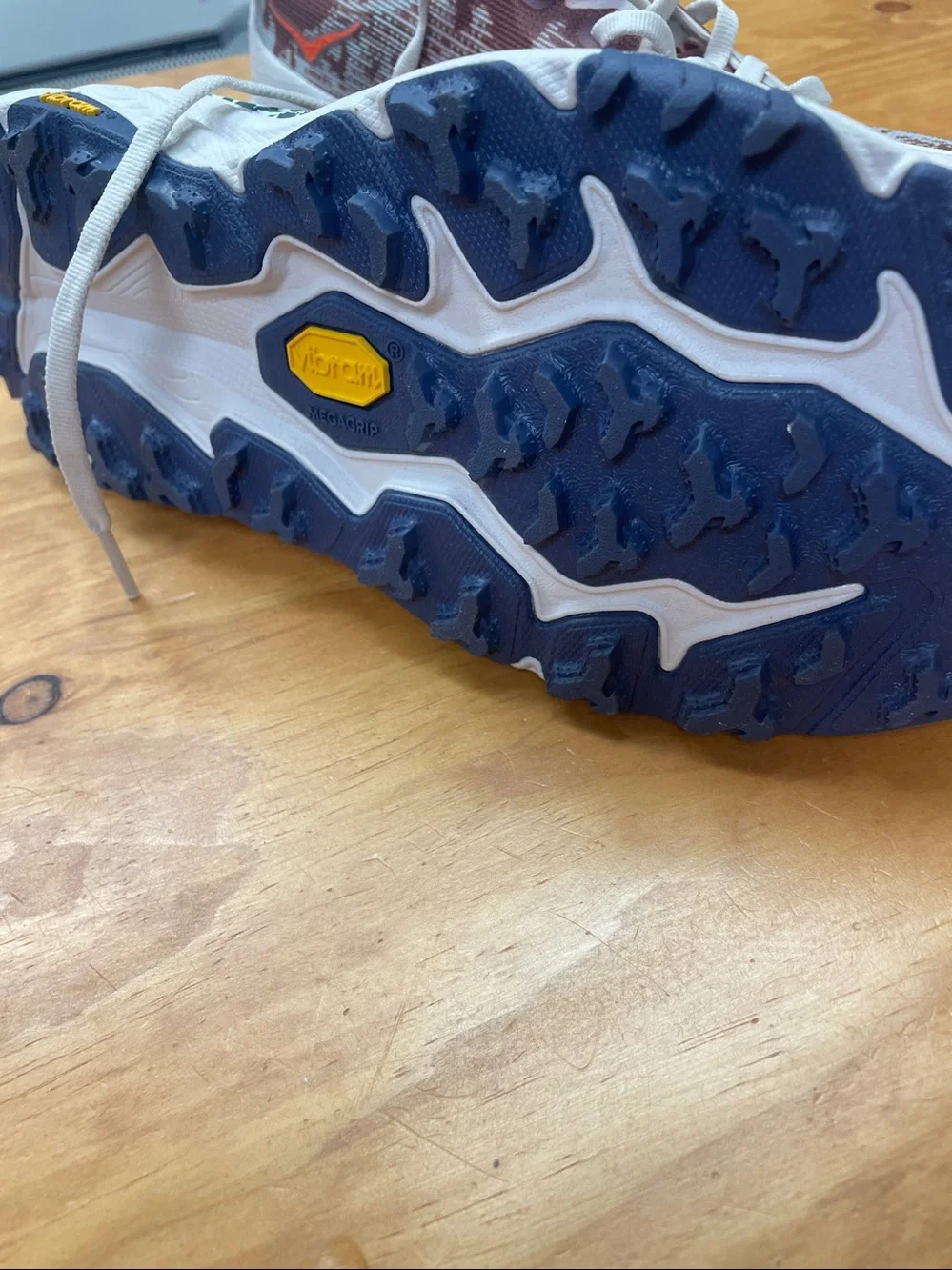 HOKA SpeedGoat 6 8D